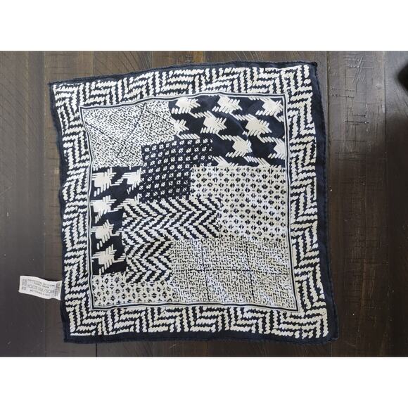 Vintage 100% Silk Elisabeth Liz Claiborne‎ Handkerchief 10 1/2x 10 1/2" - Picture 4 of 4